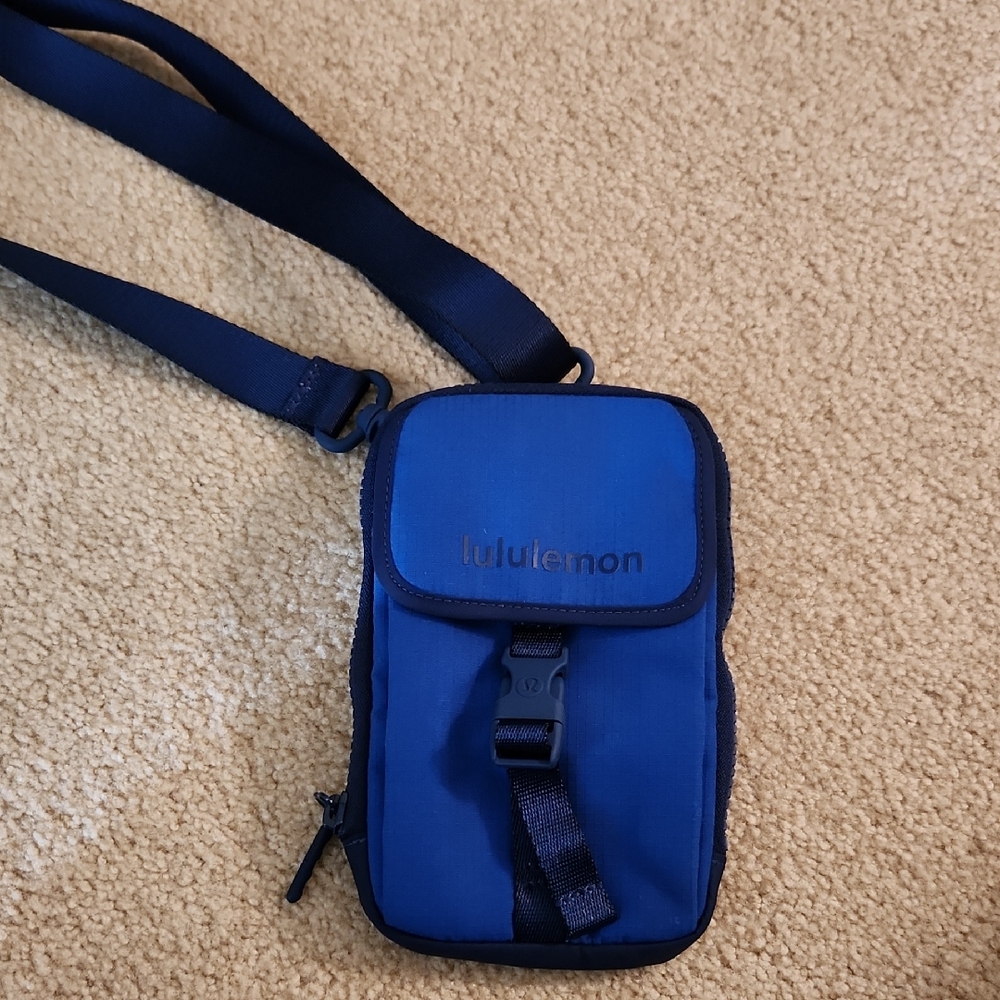 Lululemon Zip Top crossbody
